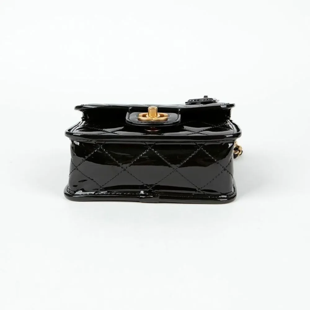 CHANEL details gender